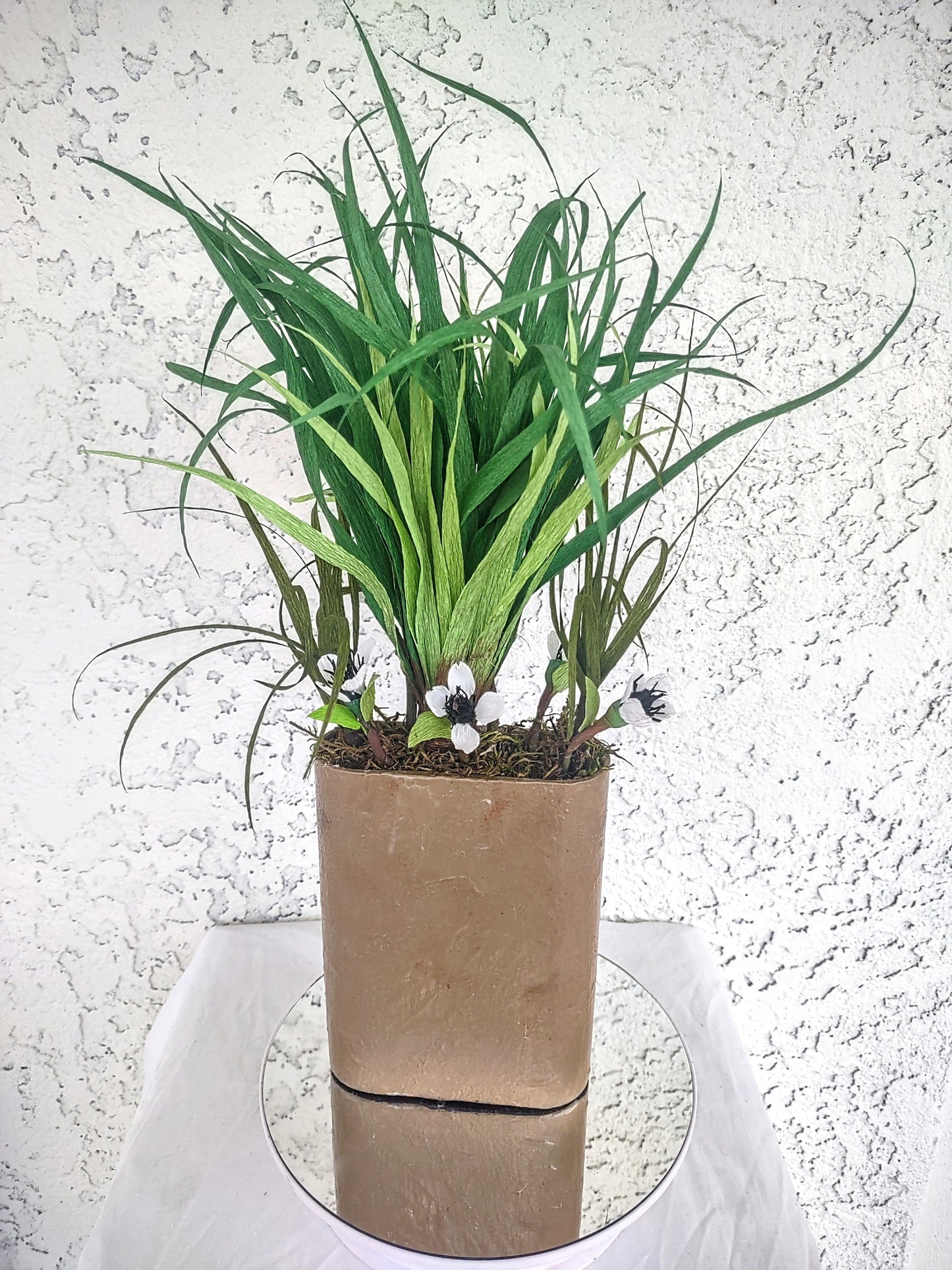 Spider plant w/Miniature white flowers